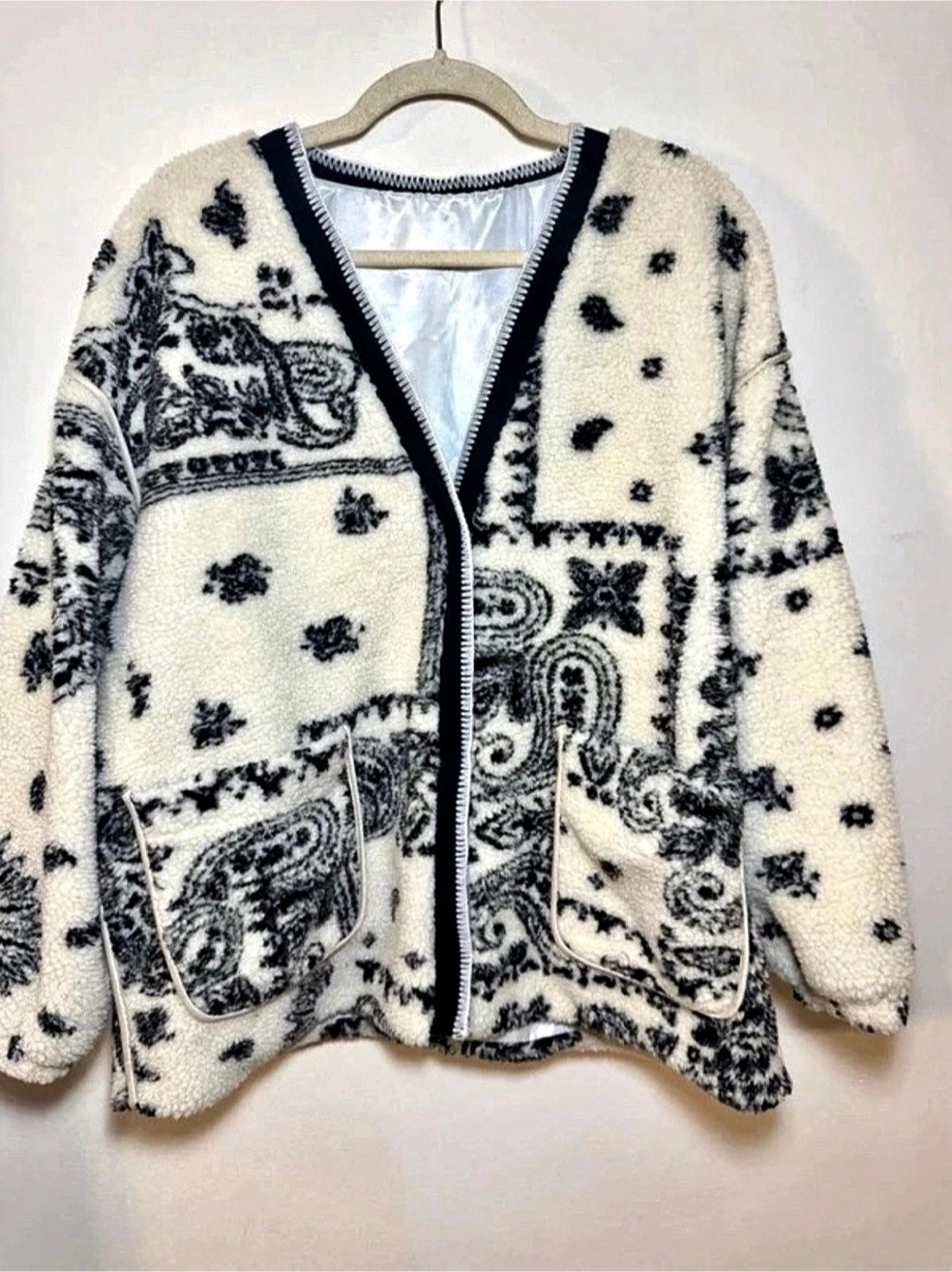 Dazy Paisley Fleece Jacket in White & Black Size XL Women